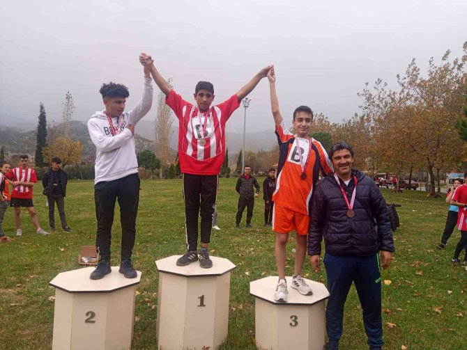 Manisa’da Okul Sporları Kros İ̇l Birinciliği Yapıldı