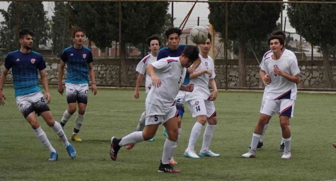 Manisa’da Okul Sporları Genç Erkekler Futbol İ̇l Birinciliği Müsabakaları Başladı