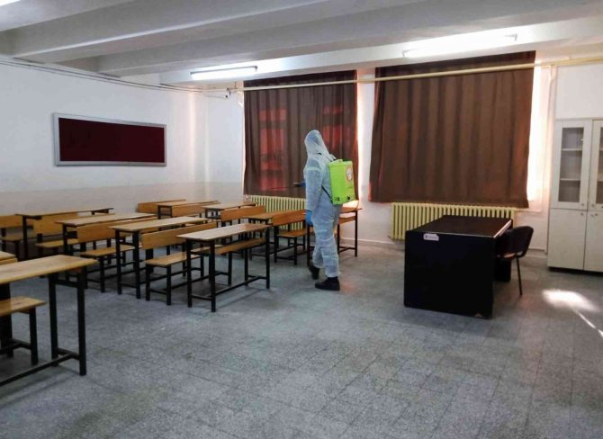 Okullarda Dezenfekte Çalışmaları Devam Ediyor