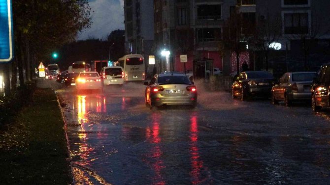 Tekirdağ’da Yağmur Caddeleri Göle Çevirdi