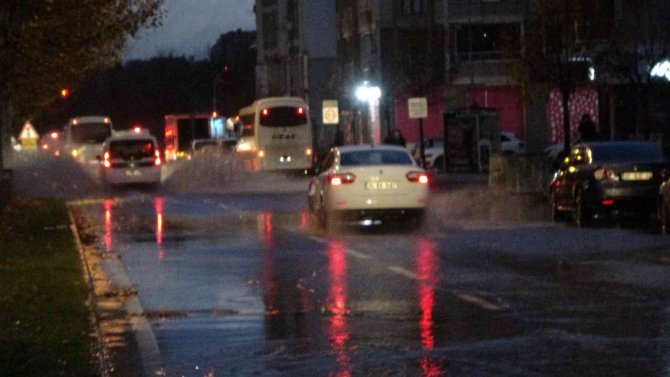 Tekirdağ’da Yağmur Caddeleri Göle Çevirdi