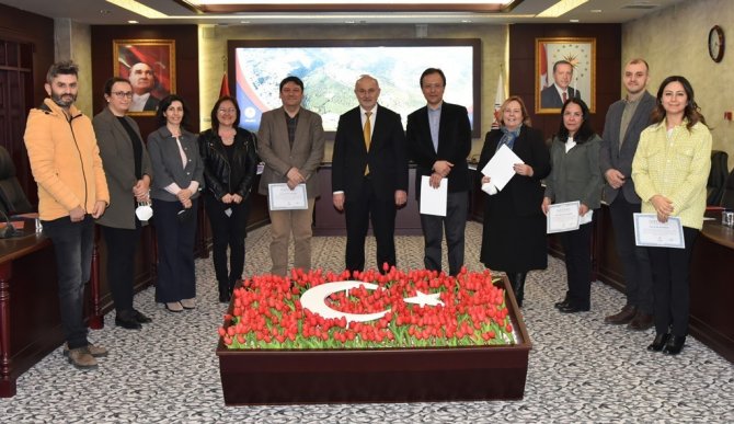 Rektör Ünal: “Uzaktan Eğitim Platformu Dinamik Olmalı”