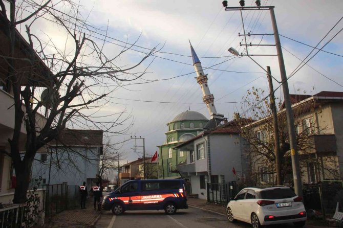 Caminin Minaresi Fırtınaya Dayanamadı