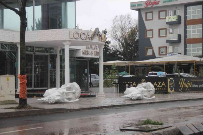 Lodos Şehri Birbirine Kattı