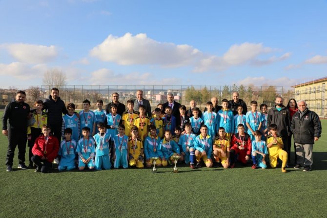 Sivas’ta Düzenlenen Okullar Arası Futbol Turnuvası Sona Erdi