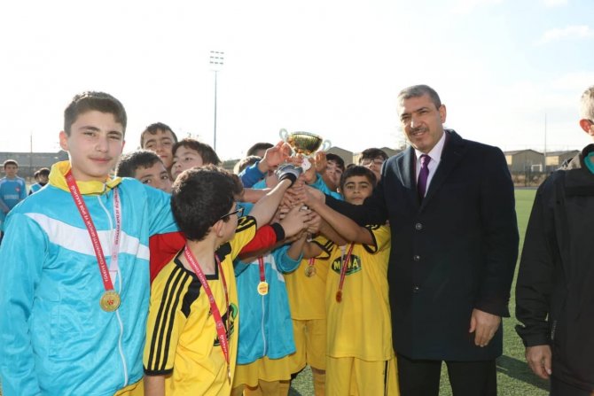 Sivas’ta Düzenlenen Okullar Arası Futbol Turnuvası Sona Erdi