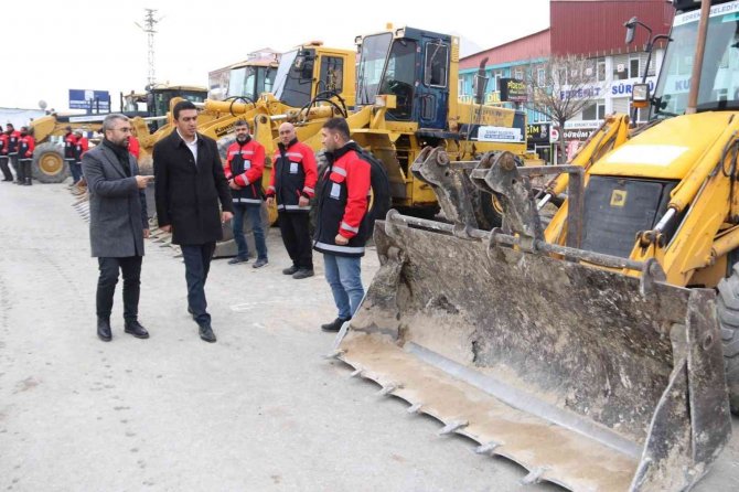 Edremit Belediyesi 22 İş Makinesi Ve 63 Personelle Kışa Hazır
