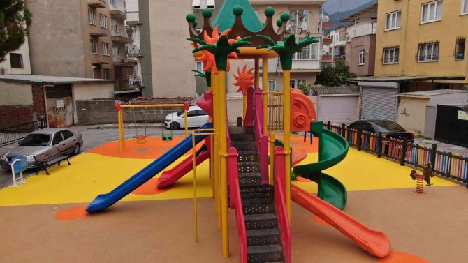 Yunusemre Belediyesi Parklara Yenileme