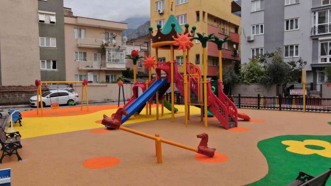 Yunusemre Belediyesi Parklara Yenileme