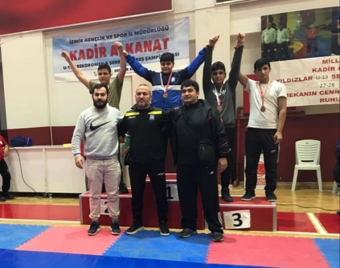 Yunusemreli Güreşçiler İ̇zmir’den Başarıyla Döndü