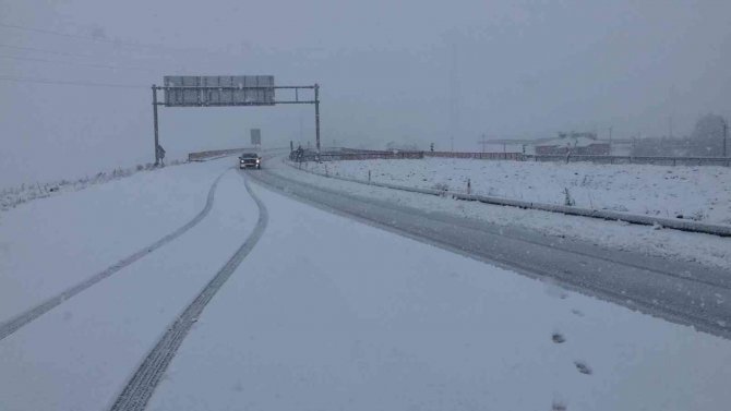 Ardahan’da Ulaşıma Kar Ve Tipi Engeli
