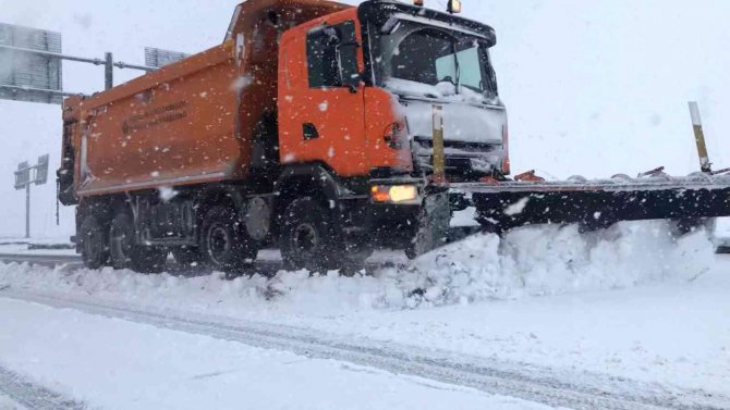 Ardahan’da Ulaşıma Kar Ve Tipi Engeli