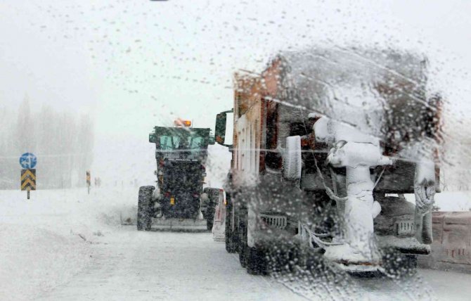 Bayburt’a Aralık Karla Geldi