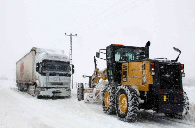 Bayburt’a Aralık Karla Geldi
