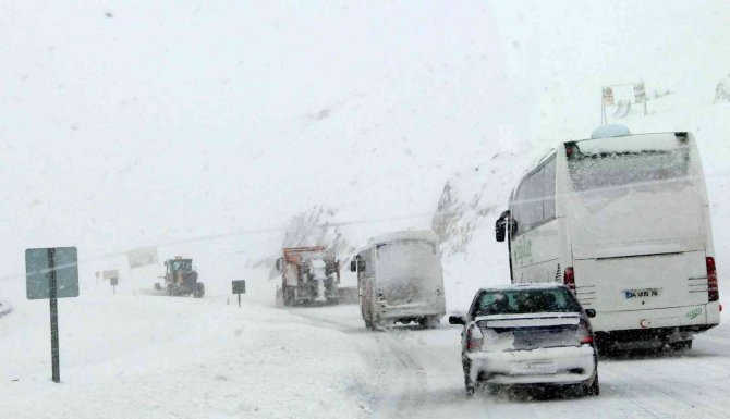 Bayburt’a Aralık Karla Geldi