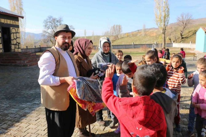 Bitlis Belediyesi Köy Çocuklarını Tiyatroyla Buluşturuyor