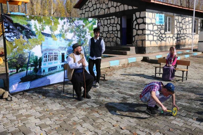 Bitlis Belediyesi Köy Çocuklarını Tiyatroyla Buluşturuyor