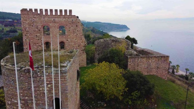 Bizans’ın En Önemli Savunmalarından Olan Bu Kale 9 Asırdır Ayakta Duruyor