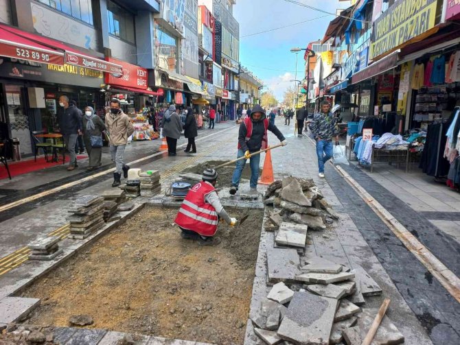 Düzce’de Şehrin Dört Bir Yanında Çalışma Sürüyor