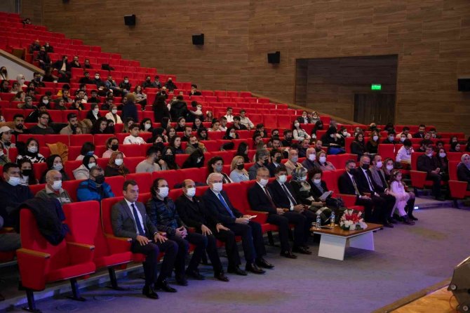 Ebyü’de “Öğretmenler Günü” Kutlama Programı Düzenlendi