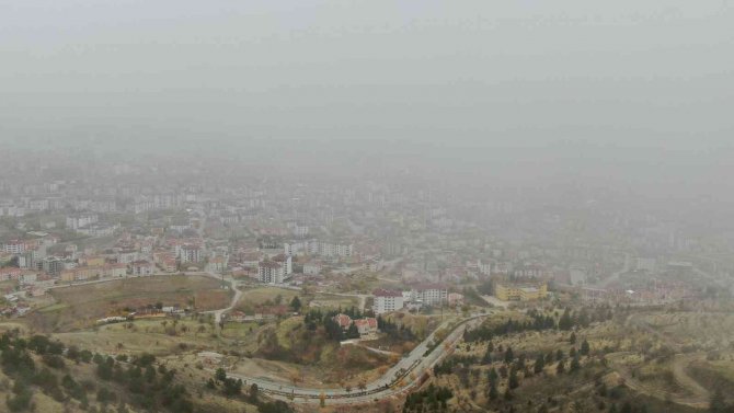 Sıcaklıkların Düştüğü Elazığ’ı Sis Teslim Aldı