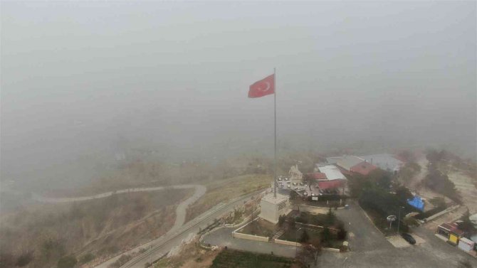 Sıcaklıkların Düştüğü Elazığ’ı Sis Teslim Aldı