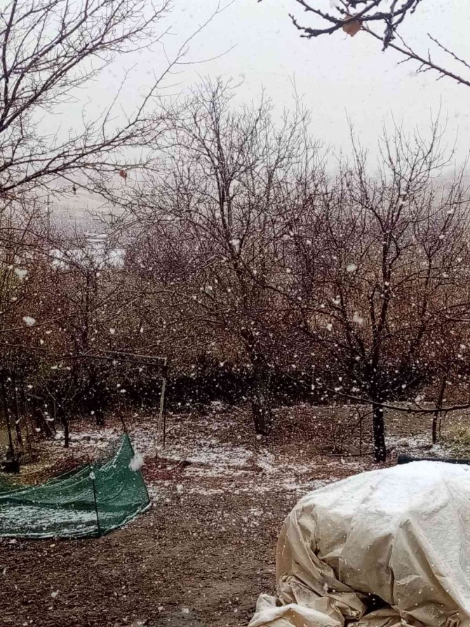 Elazığ’a Mevsimin İlk Karı Yağdı