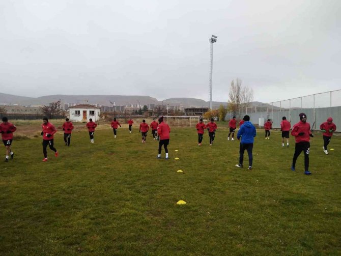 Elazığspor, Arnavutköy Belediye Gençlikspor Maçına Hazırlanıyor