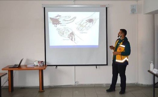 Sağlıkçılardan Polislere İlk Yardım Kursu