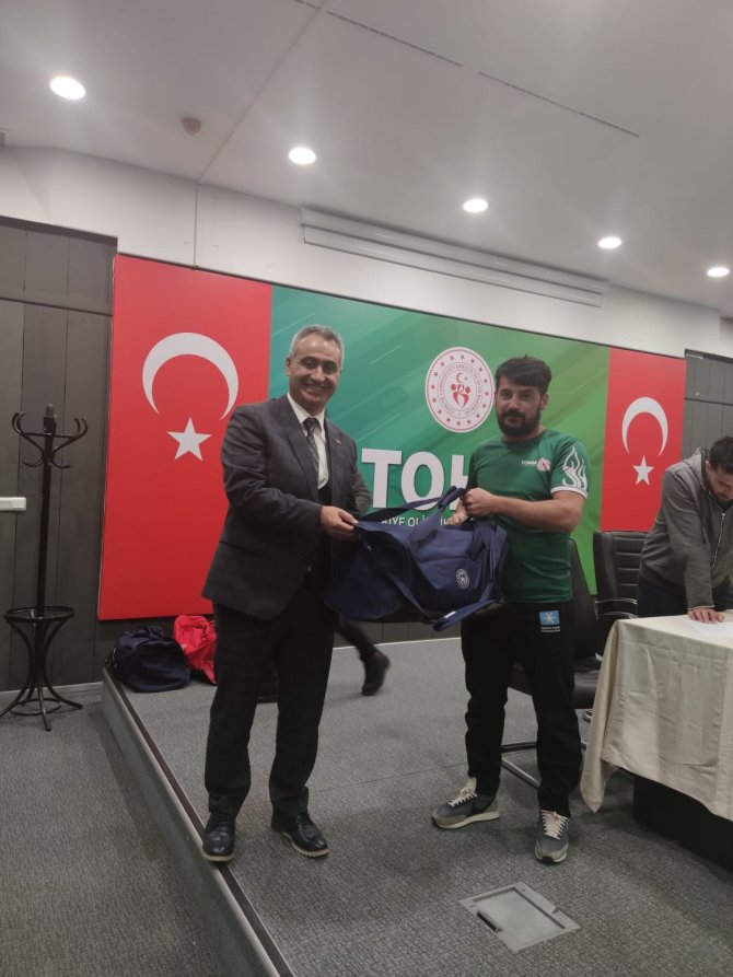 Tohm Sporcularına Spor Malzeme Seti