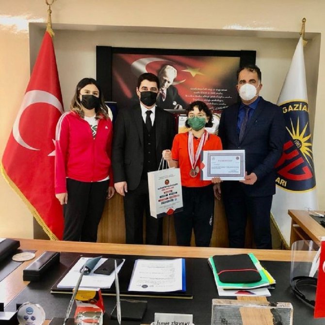 Gkv’li İ̇dil Erkan’ın Yüzme Başarısı