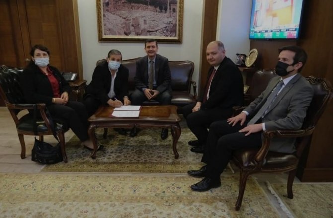 Burdurlu Hayırsever Eğitime 1 Milyon Lira Bağışladı