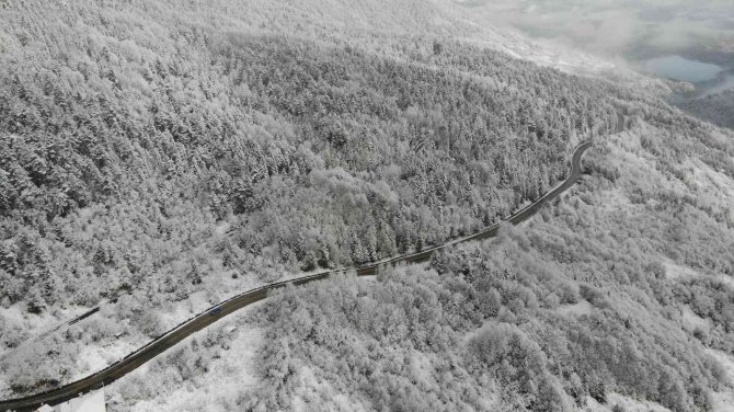 Doğa Kışa Kar Örtüsü Altında Girdi