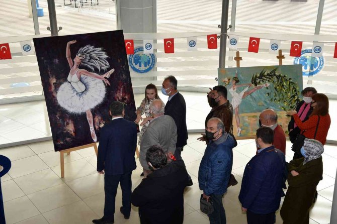 Kmü’de Öğretim Üyesinin ‘Renklerin İçinden’ Kişisel Resim Sergisinin Açılışı Yapıldı