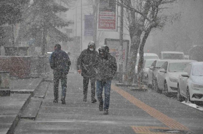 Kars’ta Yoğun Kar Yağışı