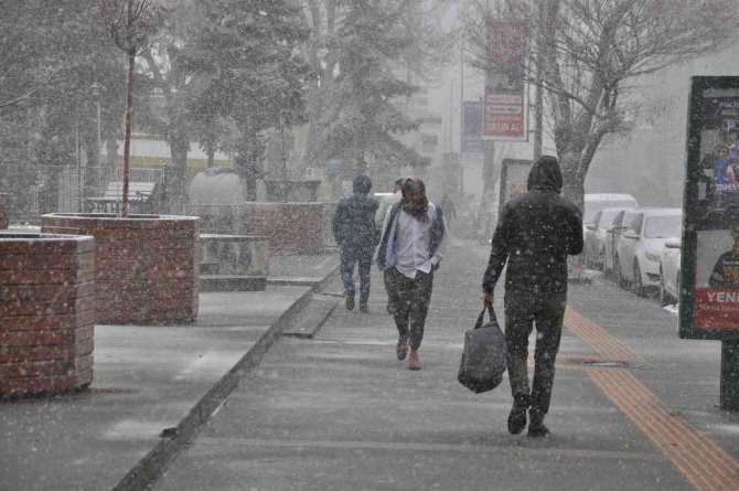 Kars’ta Yoğun Kar Yağışı