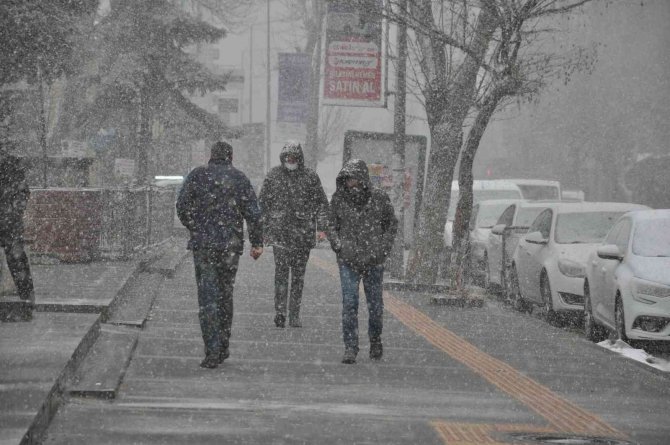 Kars’ta Yoğun Kar Yağışı
