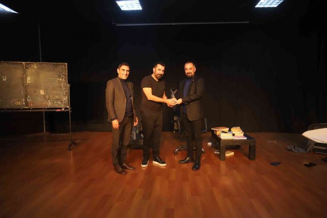 “Erkek Aklı - Oksimoron” Adlı Tiyatro Oyunu Kartal’da Sahnelendi