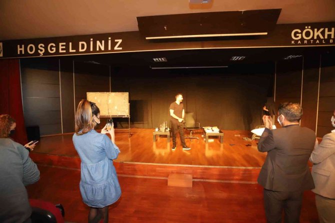 “Erkek Aklı - Oksimoron” Adlı Tiyatro Oyunu Kartal’da Sahnelendi