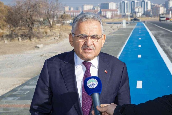 Büyükkılıç’tan Ulaşımda Çevreci Bir Hizmet Daha: "Açılan Her Yeni Yola Bisiklet Yolu"