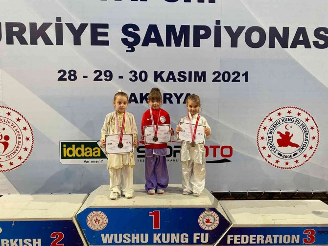 Başkan Büyükkılıç Minik Şampiyonu Tebrik Etti