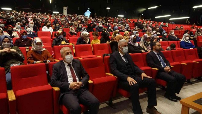 Narkotik Polislerinden Kur’an Kursu Öğreticilerine ’Uyuşturucuyla Mücadele’ Eğitimi