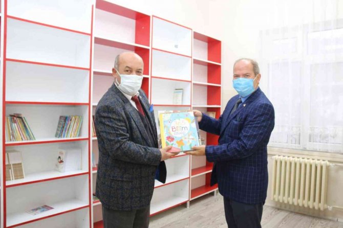 Kütahya’da Okullara 13 Bin 200 Kitap Dağıtıldı