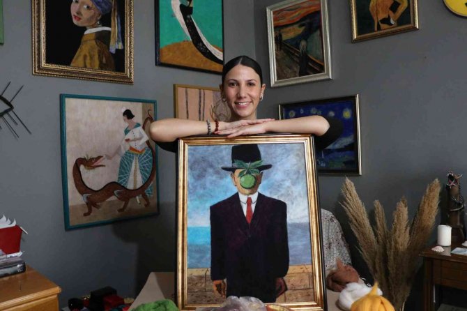 Binlerce İğne Darbesiyle Sanat Eseri Ortaya Çıkarıyor