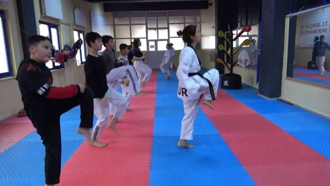 Türkiye Şampiyonu Ekinci’den Spora Davet