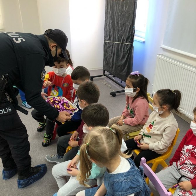 Pursaklar Belediyesi Nezaket Okulu’nda Miniklere Meslekler Tanıtılıyor