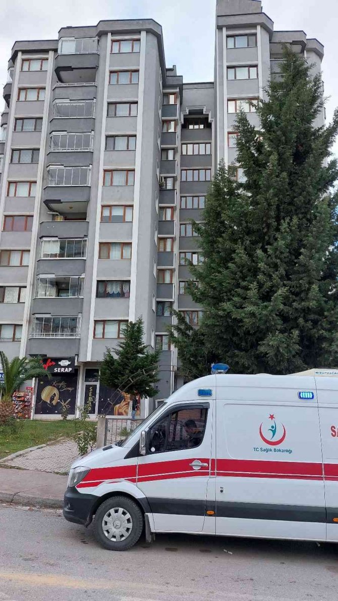 Emekli Bekçi Evinin Önünde Silahla Vurulmuş Halde Ölü Bulundu