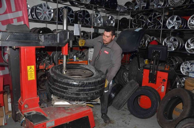 Lastikçilerde ‘Kış’ Mesaisi