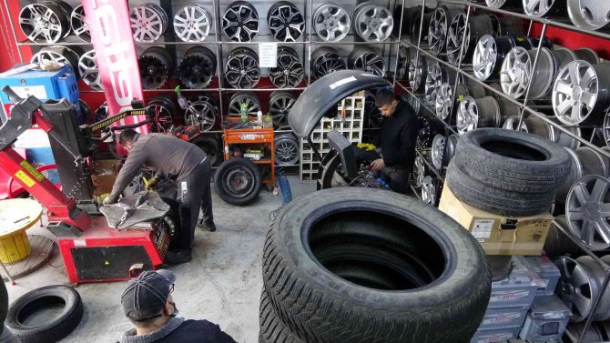 Lastikçilerde ‘Kış’ Mesaisi