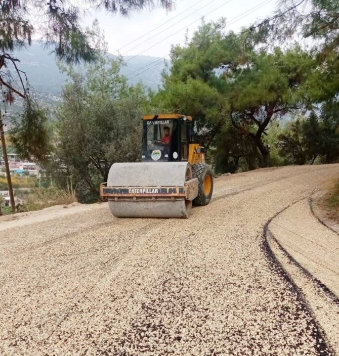 Torosların Yüksek Kesimlerinde Yol Çalışmaları Sürüyor